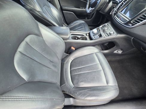 Used 2016 Chrysler 200 Limited FWD image 6