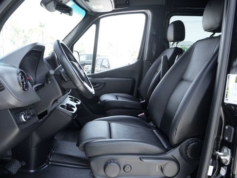 Used 2019 Mercedes-Benz Sprinter 2500 w/ Acoustic Package image 21