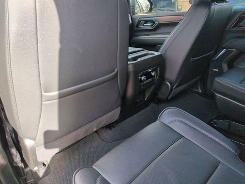 Used 2025 GMC Yukon Denali AWD/4WD image 25