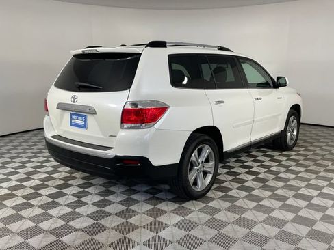 Used 2013 Toyota Highlander Limited AWD/4WD image 25