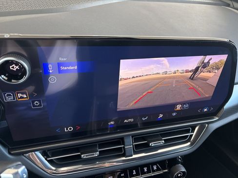 New 2026 Chevrolet Equinox EV LT image 16