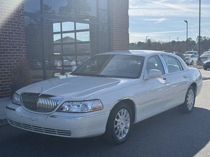 Used 2006 Lincoln Town Car Signature