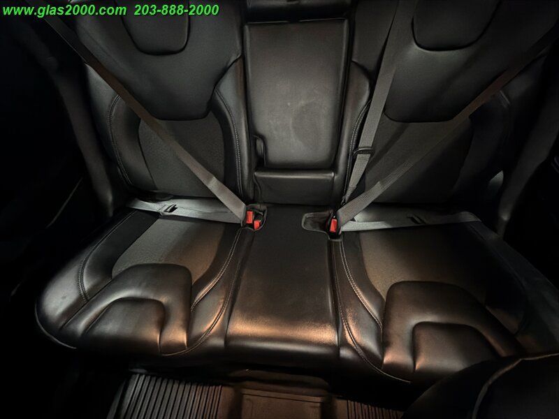 Used 2021 Jeep Cherokee Latitude Plus AWD/4WD image 24