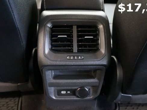 Certified 2021 Volkswagen Tiguan SE image 38