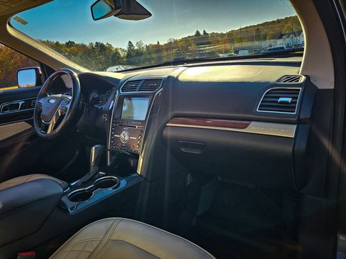 Used 2017 Ford Explorer Platinum image 51