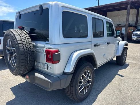 Used 2024 Jeep Wrangler Unlimited Sahara AWD/4WD image 5