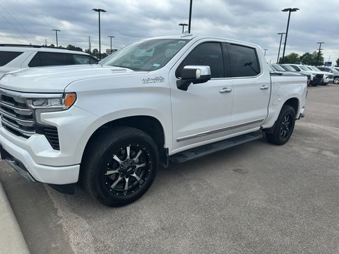 Used 2023 Chevrolet Silverado 1500 High Country w/ Z71 Off-Road Package AWD/4WD image 1