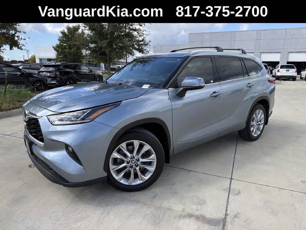 Used 2021 Toyota Highlander Limited FWD image 1