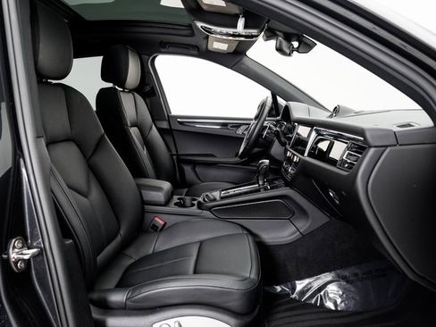 Used 2025 Porsche Macan image 23