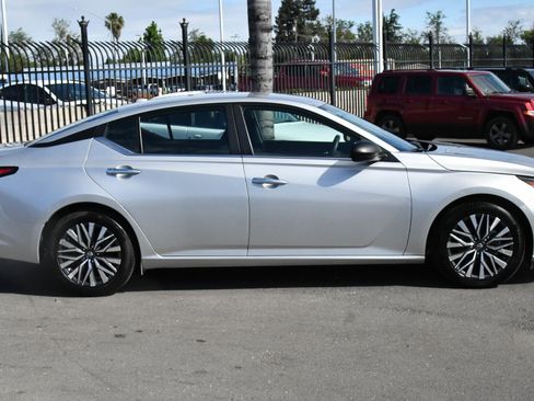 Used 2024 Nissan Altima 2.5 SV FWD image 9