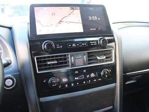 Used 2024 INFINITI QX80 Luxe image 8