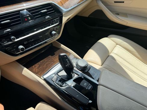 Used 2018 BMW 530i xDrive w/ Premium Package image 13