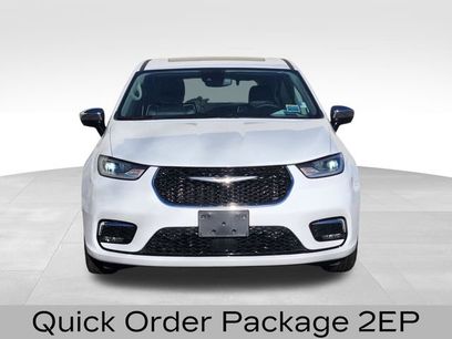 Used 2023 Chrysler Pacifica Limited