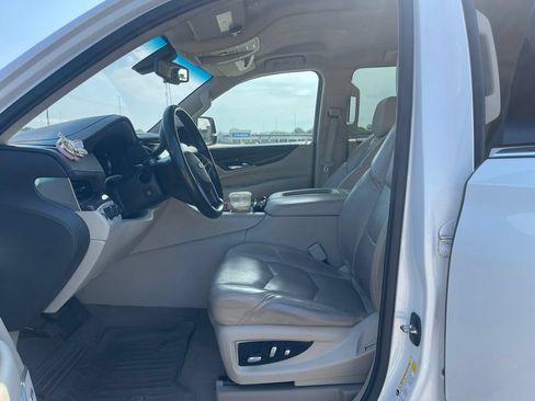Used 2020 Cadillac Escalade 4WD image 12