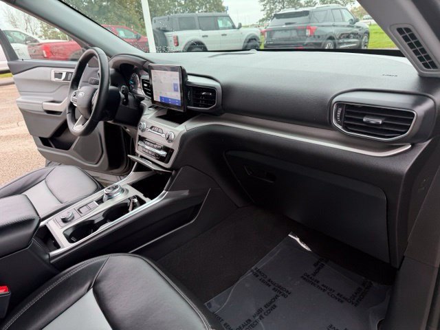 Used 2024 Ford Explorer XLT w/ Equipment Group 202A AWD/4WD image 39