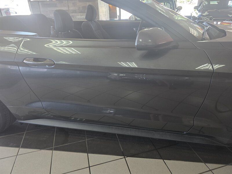Used 2019 Ford Mustang Convertible RWD image 18