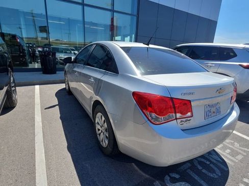 Used 2011 Chevrolet Cruze LS image 3