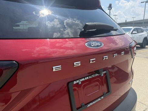 Used 2025 Ford Escape Active w/ Cold Weather Package AWD/4WD image 8