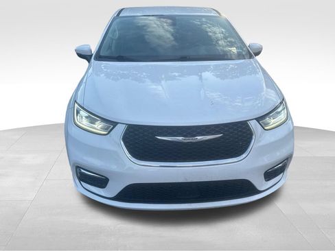 Used 2023 Chrysler Pacifica Touring-L FWD image 32