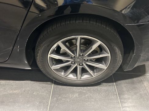Used 2018 Acura TLX image 9