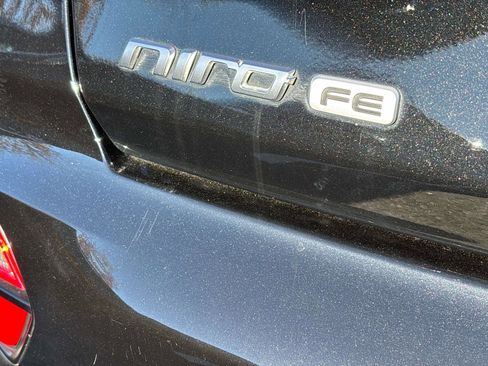 Used 2022 Kia Niro LX image 32