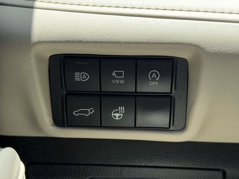 Used 2024 Toyota Highlander Platinum FWD image 22