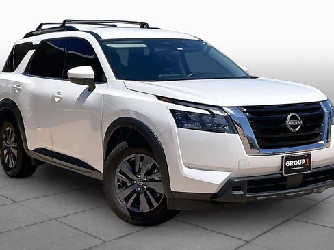 Used 2024 Nissan Pathfinder SV w/ Cargo Package AWD/4WD image 4