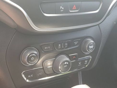 Used 2020 Jeep Cherokee Latitude Plus AWD/4WD image 18