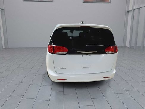 Used 2023 Chrysler Voyager LX FWD image 7