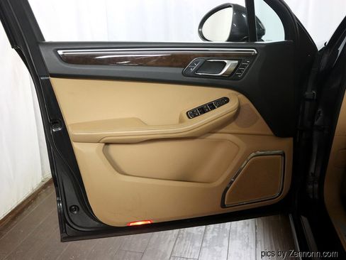 Used 2017 Porsche Macan GTS image 25