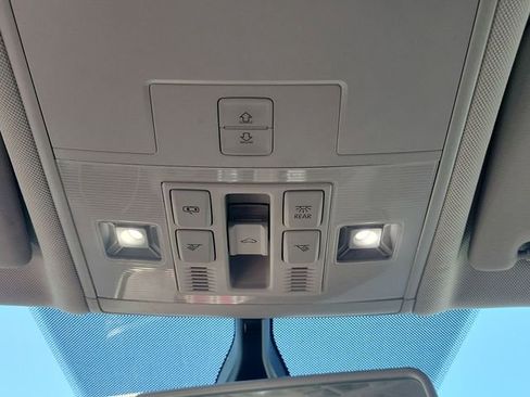 Used 2018 Volkswagen Tiguan SEL image 25