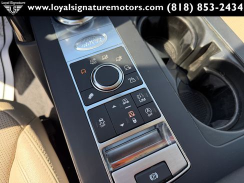 Used 2017 Land Rover Discovery SE image 26