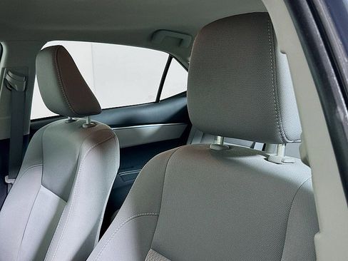 Used 2014 Toyota Corolla LE image 19