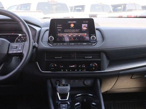 Used 2025 Nissan Rogue SV image 24