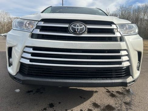 Used 2019 Toyota Highlander XLE image 3