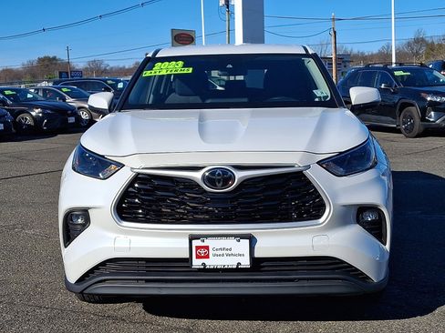 Certified 2023 Toyota Highlander LE image 2
