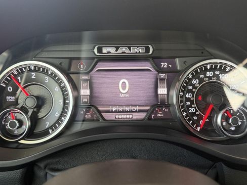 Used 2021 RAM 1500 4x4 Crew Cab image 11