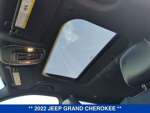 Used 2022 Jeep Grand Cherokee Altitude AWD/4WD image 16