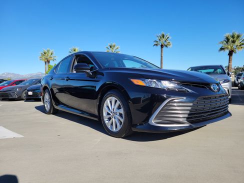 Certified 2021 Toyota Camry LE image 3