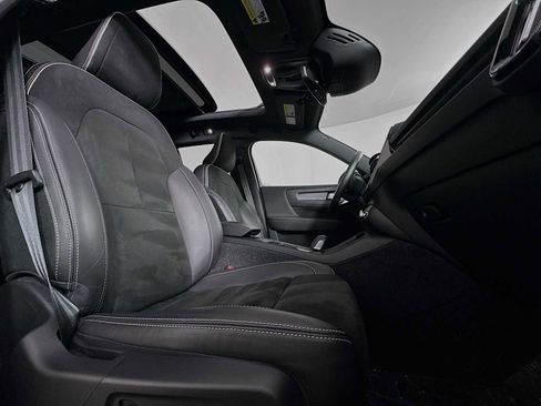 Used 2021 Volvo XC40 T5 R-Design image 27