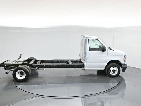 New 2026 Ford E-450 and Econoline 450 Super Duty w/ Power Equipment Group image 30