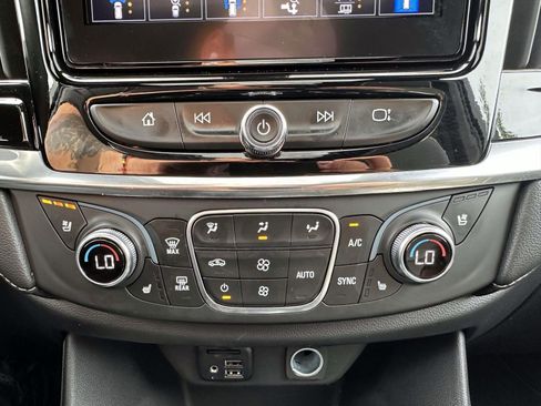 Used 2023 Chevrolet Traverse Premier AWD/4WD image 24