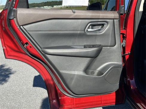 Used 2021 Nissan Rogue SV w/ Premium Package image 21