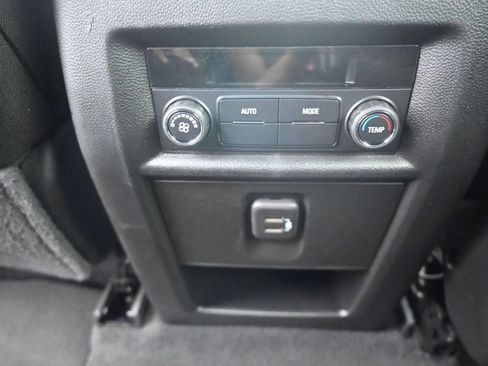 Used 2023 Chevrolet Traverse LT AWD/4WD image 24