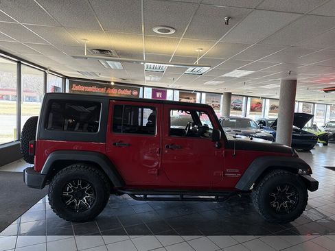 Used 2010 Jeep Wrangler Unlimited Sport image 5
