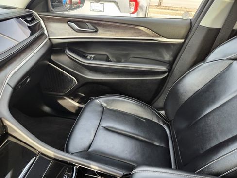 Used 2022 Jeep Grand Cherokee Limited 4xe image 17