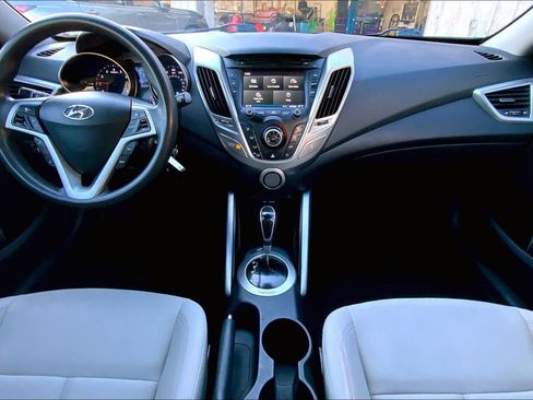 Used 2013 Hyundai Veloster w/Gray Int image 14