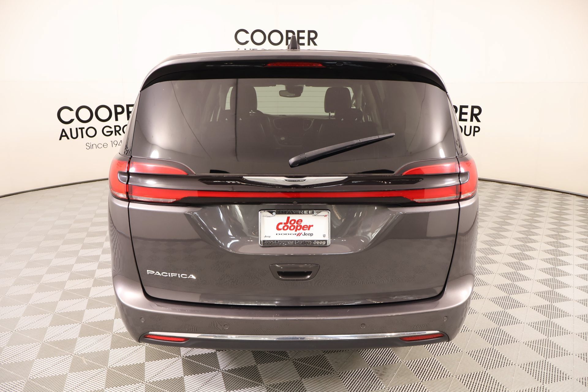 Used 2023 Chrysler Pacifica Touring-L FWD image 21