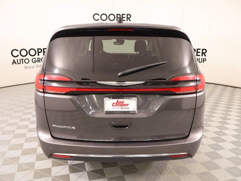 Used 2023 Chrysler Pacifica Touring-L FWD image 21