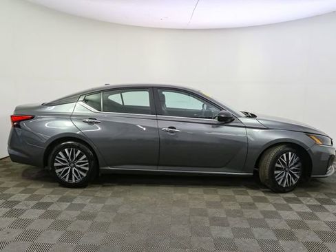 Used 2025 Nissan Altima 2.5 SV image 12